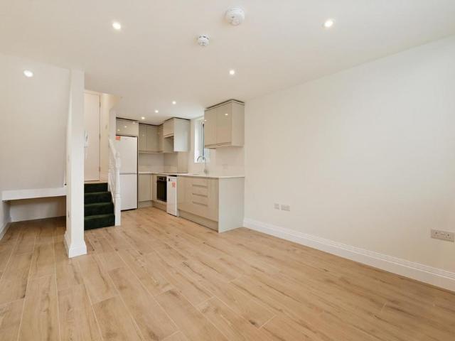 Apartment for rent in New Southgate, Greater London