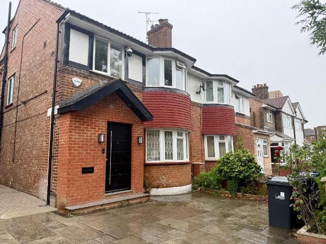 House for rent in London Borough of Ealing, Greater London