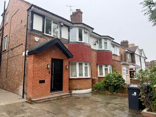 House for rent in London Borough of Ealing, Greater London