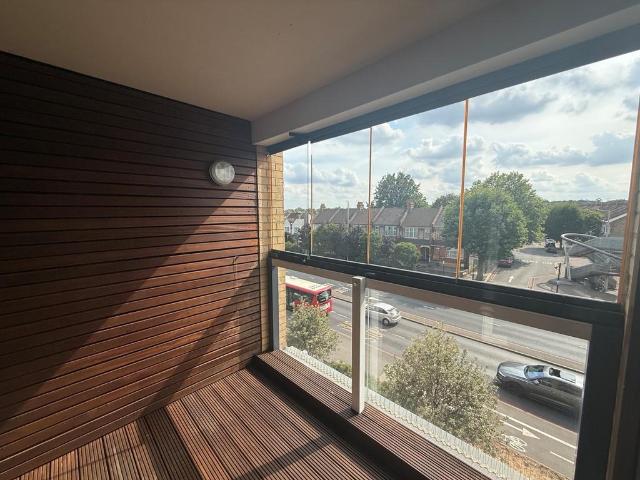 Apartment for rent in New Southgate, Greater London