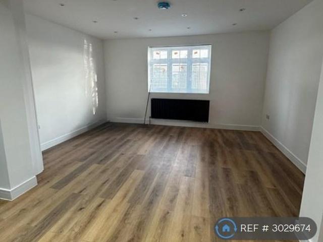 Apartment for rent in New Southgate, Greater London