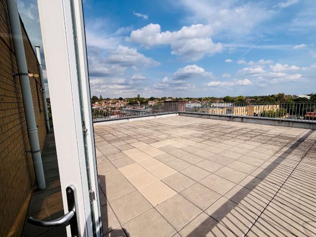 House for rent in New Southgate, Greater London