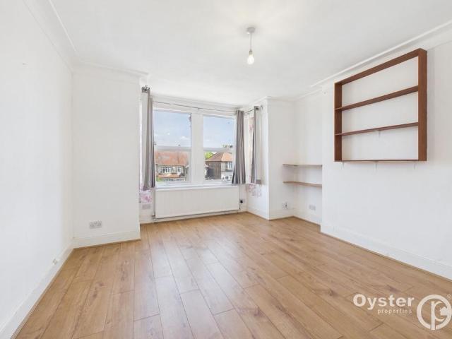 Apartment for rent in New Southgate, Greater London