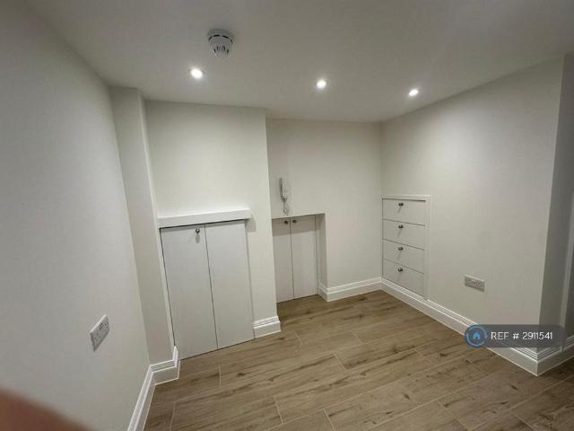 Apartment for rent in New Southgate, Greater London
