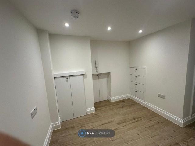 Studio for rent in New Southgate, Greater London