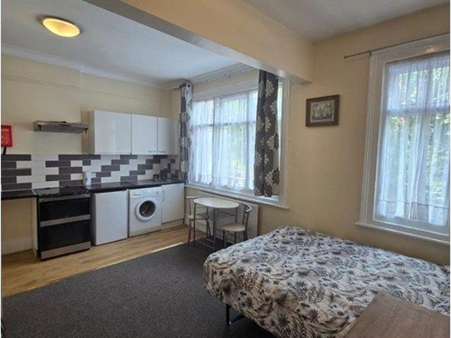 Studio for rent in Palmers Green, Greater London