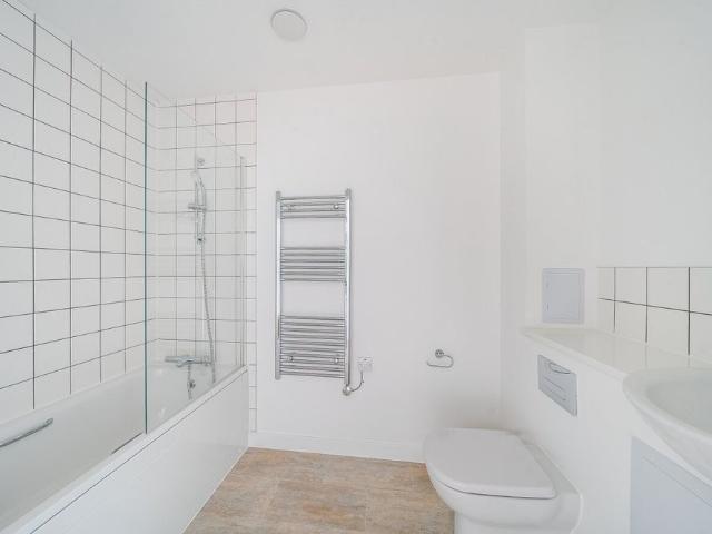 Apartment for rent in Thames View, Greater London