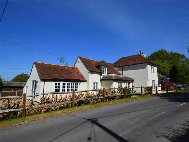 Apartment for rent in Hart, Hampshire