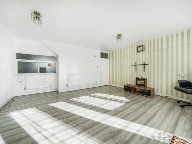 House for rent in Charlton Riverside, Greater London