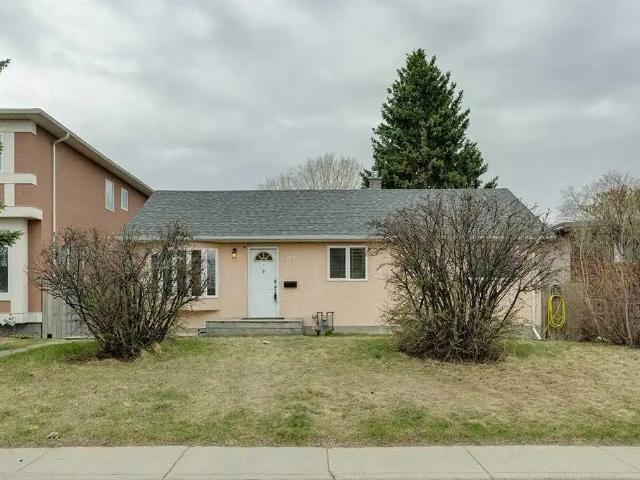 House for rent in Bowness, Calgary