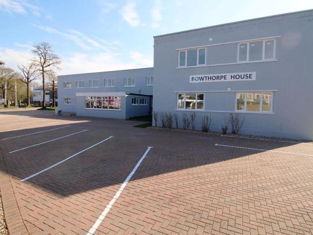 Studio for rent in Manor Royal, Crawley