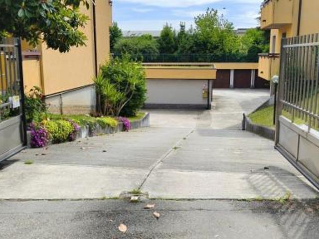 Box in vendita a Lainate, Lombardia