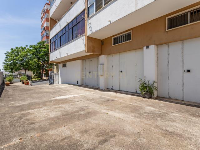 Garagem alugar em Urbanização Vila Chã, Amadora