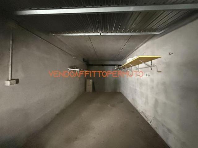 Box in vendita a Calcinate, Lombardia