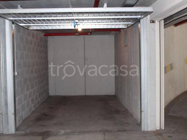 Box in affitto a Municipio 6, Milano