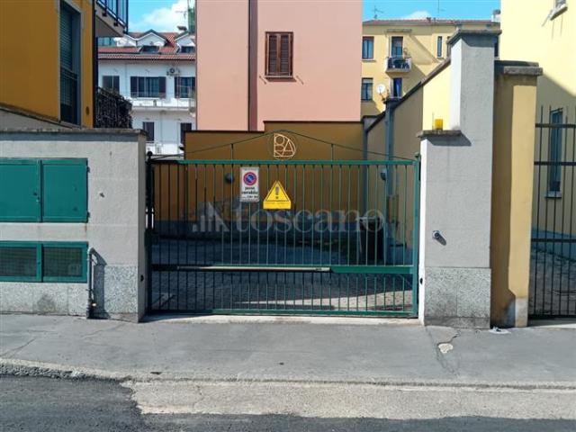 Box in vendita a Corsico, Milano