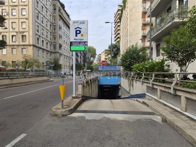 Box in vendita a Guastalla, Milano