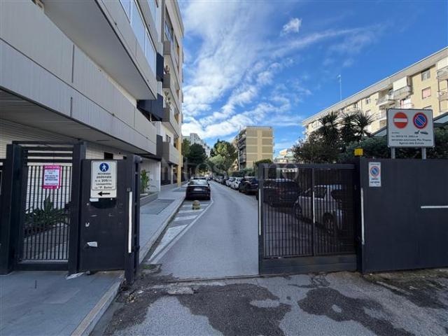 Box in vendita a Municipio 2, Puglia