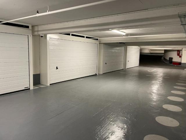 Garage vente à Paris, Quartier de la Goutte-d'Or