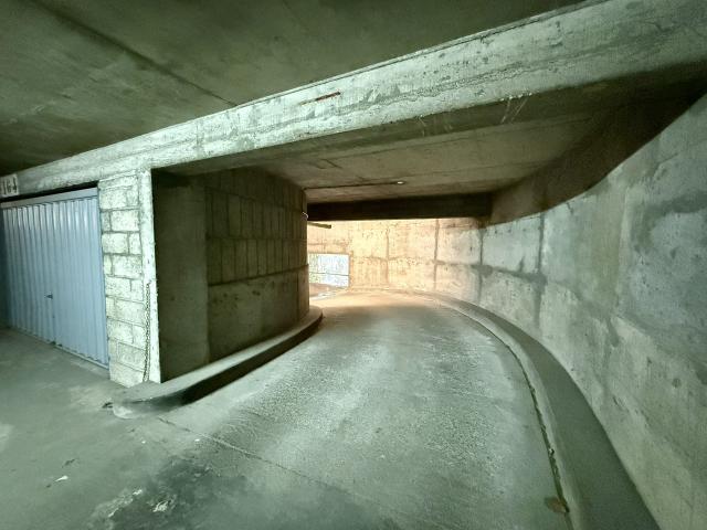 Garage vente à Paris, Île-de-France