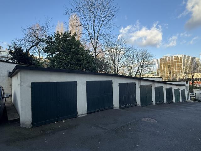 Garage vente à Nanterre, Saint-cloud