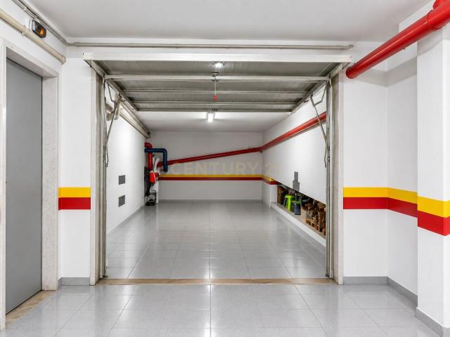Garagem venda em Bairro da Xetaria, Belas