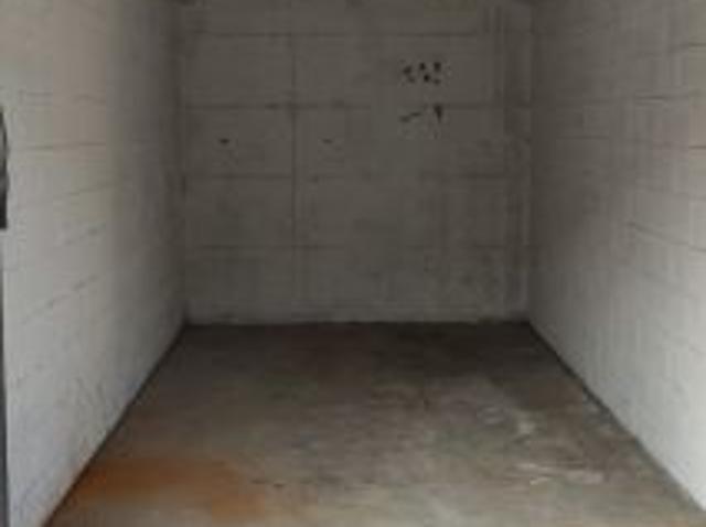 Box in affitto a Re, Italia