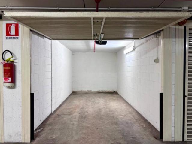 Box in affitto a Milano, Lombardia