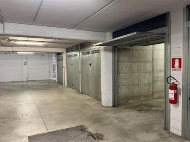 Box in vendita a Biumo Superiore, Varese