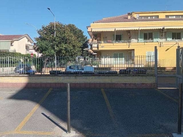 Box in affitto a Acerra, Campania