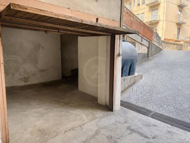 Box in affitto a Acireale, Sicilia