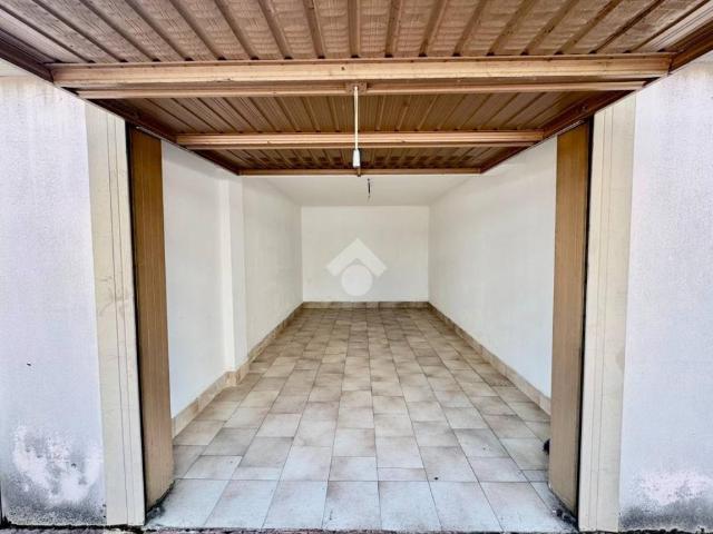 Box in affitto a Lion, Albignasego