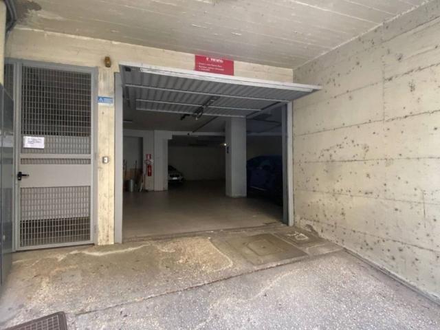 Box in affitto a Borgo Rodi, Marche