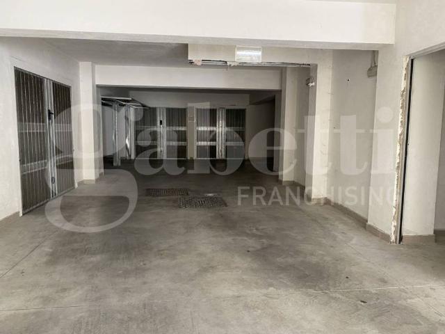 Box in affitto a Avellino, Campania