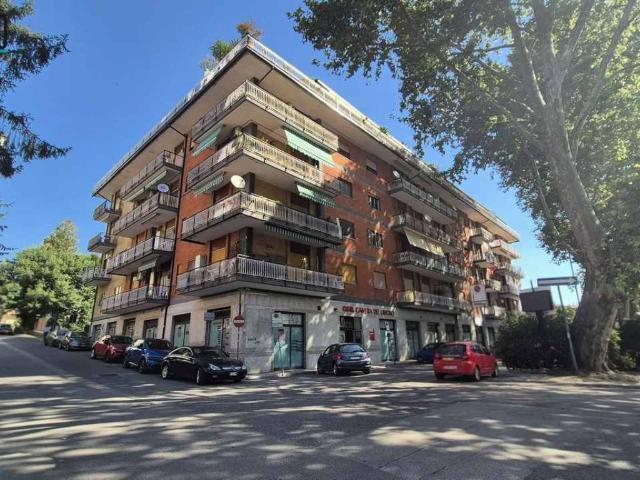 Box in affitto a Avellino, Campania
