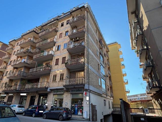 Box in affitto a Avellino, Campania
