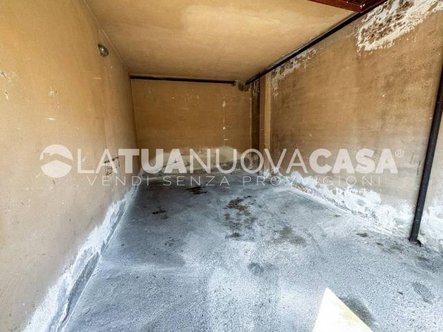Box in affitto a Bareggio, Lombardia