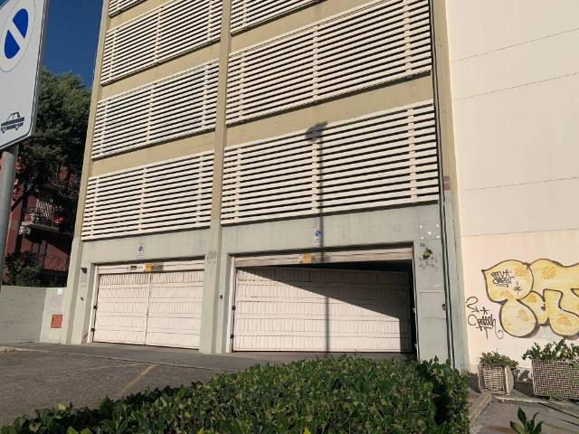 Box in affitto a Municipio 2, Puglia
