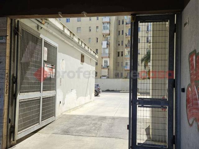 Box in affitto a Municipio 2, Puglia