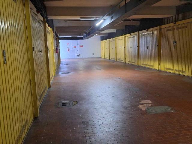 Box in affitto a Centro storico, Bologna