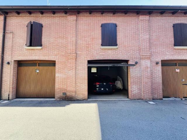 Box in affitto a Porto-Saragozza, Bologna