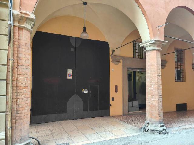 Box in affitto a Porto-Saragozza, Bologna
