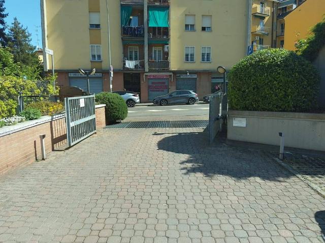 Box in affitto a Porto-Saragozza, Bologna