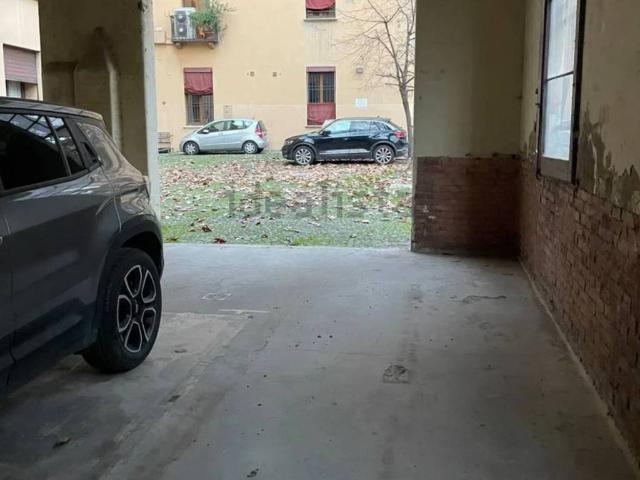 Box in affitto a Porto-Saragozza, Bologna