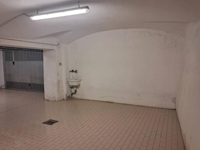 Box in affitto a Santo Stefano, Bologna