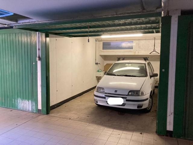 Box in affitto a Santo Stefano, Bologna
