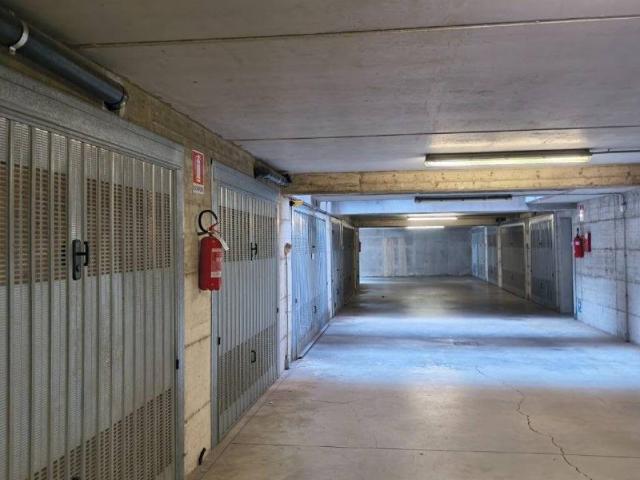 Box in affitto a Villaggio Trieste, Cantù