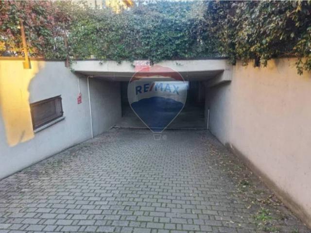 Box in affitto a Cassinetta Di Lugagnano, Lombardia