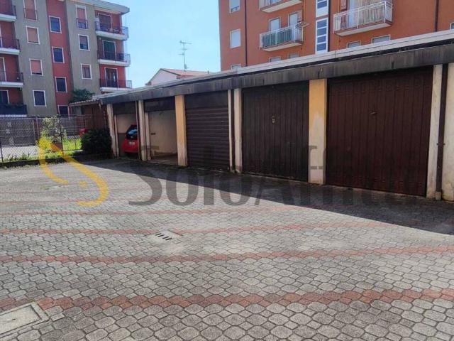 Box in affitto a Zona Omogenea Milano Nord, Cinisello Balsamo