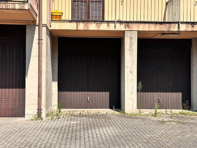 Box in affitto a Baronia, Colico
